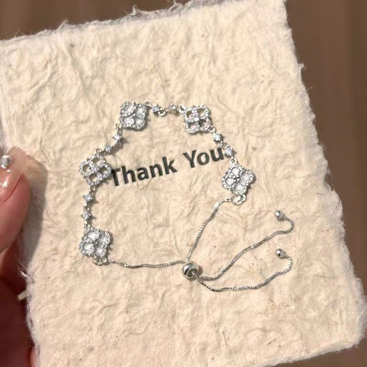 Feminine and exclusive women's jewelry pieces