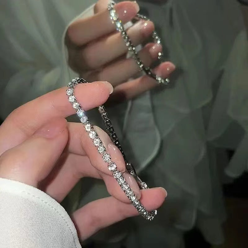 Feminine and exclusive women's jewelry pieces